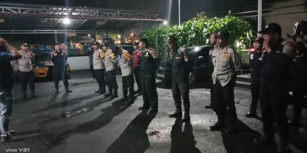 Pokdarkamtibmas Sektor Cicalengka Bersama Polsek Cicalengka Laksanakan KRYD Jelang Nataru 2025/2026