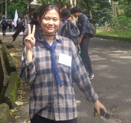 Pemprov Jawa Barat Bantu Mahasiswi Yatim Berprestasi Kuliah di Unpad