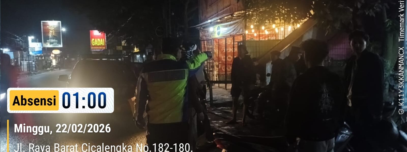 Kapolsek Bersama Anggota Piket Bubarkan dan Amankan Peserta Balap Lari Liar di Jalan Raya Cicalengka Barat Kapolsek Bersama Anggota Piket Bubarkan dan Amankan Peserta Balap Lari Liar di Jalan Raya Cicalengka Barat
