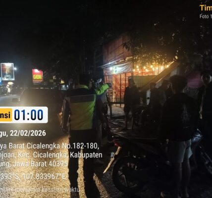 Kapolsek Bersama Anggota Piket Bubarkan dan Amankan Peserta Balap Lari Liar di Jalan Raya Cicalengka Barat