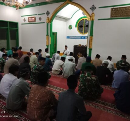 Kepala KUA Cicalengka Hadiri Tarawih Keliling Forkopimcam di Masjid Al Barokah Desa Cikuya
