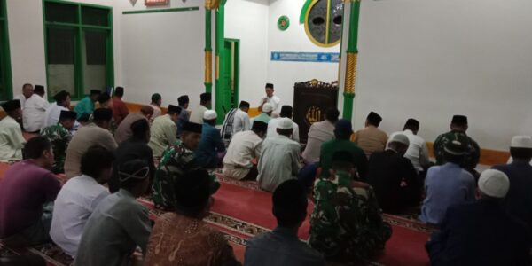 Kepala KUA Cicalengka Hadiri Tarawih Keliling Forkopimcam di Masjid Al Barokah Desa Cikuya