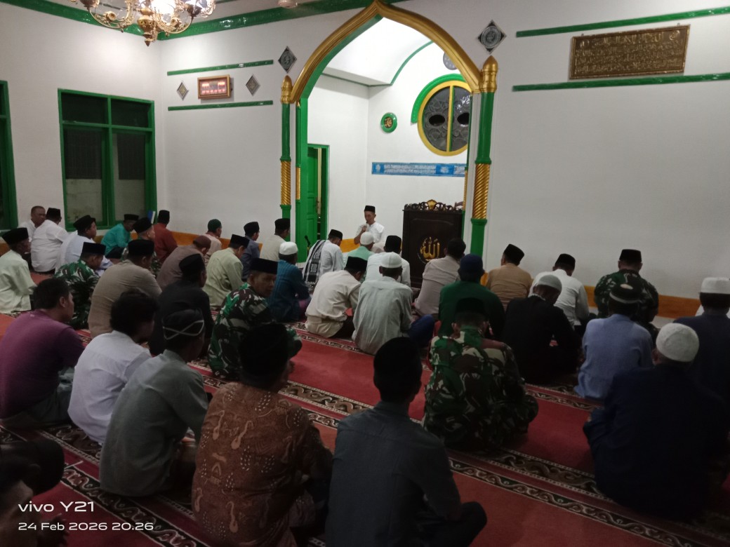 Kepala KUA Cicalengka Hadiri Tarawih Keliling Forkopimcam di Masjid Al Barokah Desa Cikuya