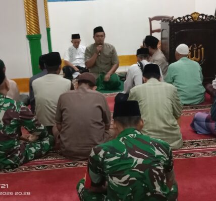 Danramil 2402/Cicalengka Hadiri Tarawih Keliling di Masjid Al Barokah Desa Cikuya