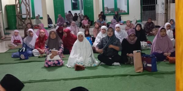 Forkopimcam Cicalengka Laksanakan Tarawih Keliling di Masjid Al Barokah Desa Cikuya