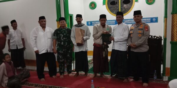 Kapolsek Cicalengka Hadiri Tarawih Keliling Forkopimcam di Masjid Al Barokah Desa Cikuya