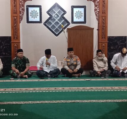 Forkopimcam Cicalengka Laksanakan Tarawih Keliling di Masjid Al Ikhlas Desa Waluya