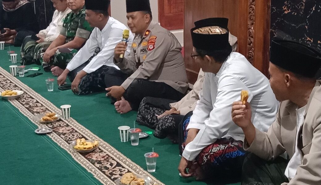 Kapolsek Cicalengka Giat Tarawih Keliling Bersama Forkopimcam di Masjid Al Ikhlas Desa Waluya Kapolsek Cicalengka Giat Tarawih Keliling Bersama Forkopimcam di Masjid Al Ikhlas Desa Waluya