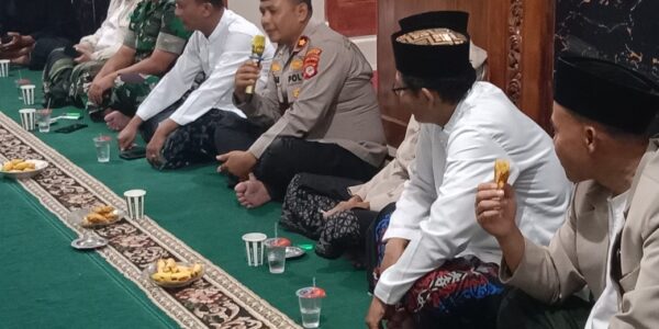 Kapolsek Cicalengka Giat Tarawih Keliling Bersama Forkopimcam di Masjid Al Ikhlas Desa Waluya
