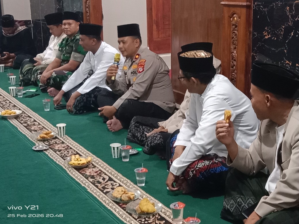 Kapolsek Cicalengka Giat Tarawih Keliling Bersama Forkopimcam di Masjid Al Ikhlas Desa Waluya