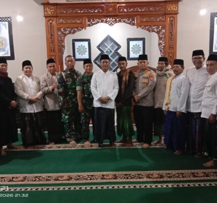 Ketua DKM Masjid Besar Cicalengka Hadiri Tarawih Keliling Forkopimcam di Masjid Al Ikhlas Desa Waluya