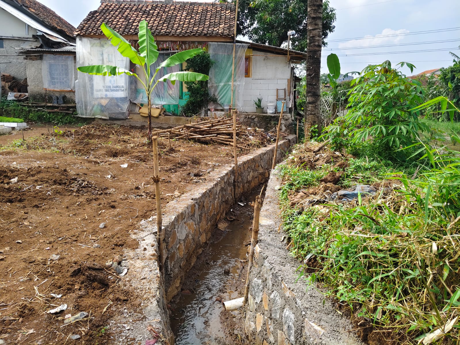 Kebiasaan Papan Proyek Baru Muncul Setelah Viral, Kualitas TPT Dipertanyakan