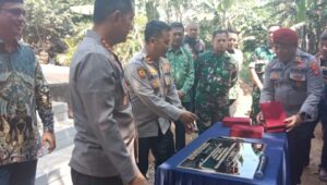 Jembatan Penghubung Dua Kampung Resmi Diserahkan Polri kepada Warga sebagai Hadiah HUT Bhayangkara ke-80