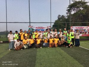 Polsek Cicalengka dan MUI Kecamatan Cicalengka Tampil dalam Laga Eksibisi Pembuka Turnamen