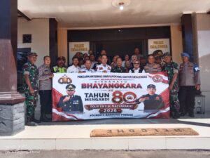 Pokdarkamtibmas Bersama Danramil 2402 Dan Camat Cicalengka Geruduk Makopolsek Cicalengka Sampaikan  Ucapan Selamat HUT Bhayangkara Ke 80