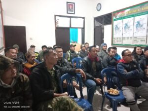 Bukti Kemanunggalan TNI-Rakyat, Koramil 2402/Cicalengka Gelar Nobar Piala Dunia 2026 di Makoramil