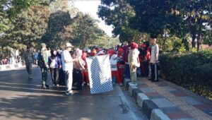 Kepala Desa Nagrog Lepas Peserta Gerak Jalan Santai dalam Rangka HUT RI ke-81