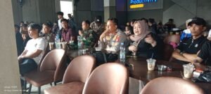 Ratusan Bobotoh Penuhi CW Coffee, Gelar Nobar Persija vs Persib